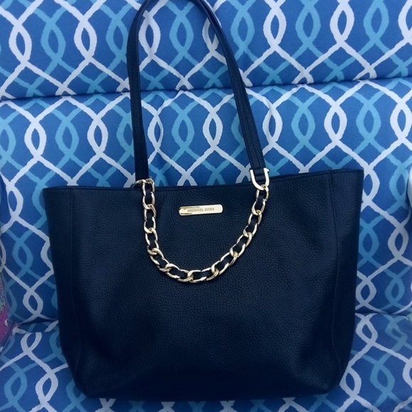 Michael Kors Handbags - 👜 Beautiful Michael Kors tote 👜